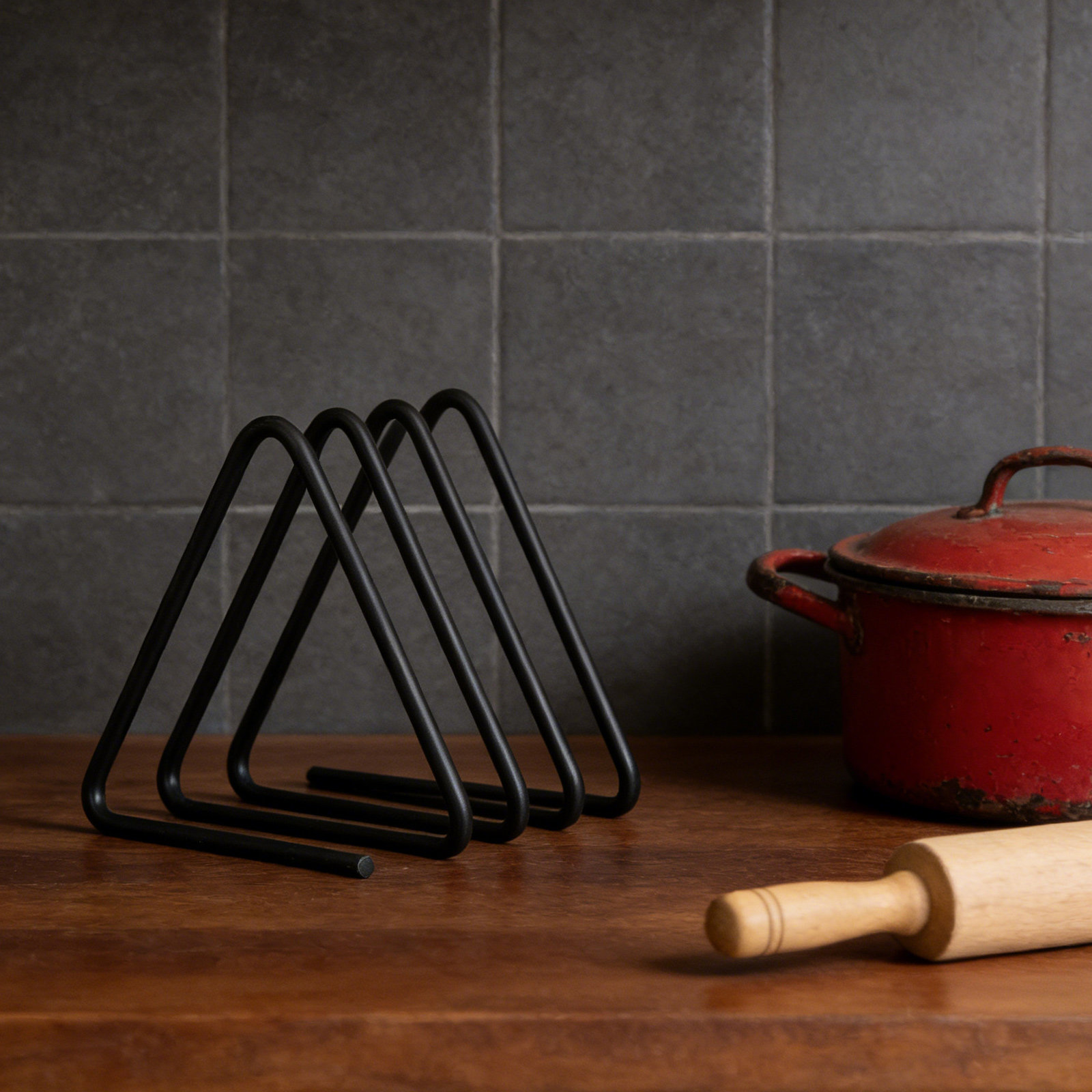 حامل ألواح تقطيع مثلث الشكل من - مراجعة Kitchen Baking Sheet Organizer وسعره